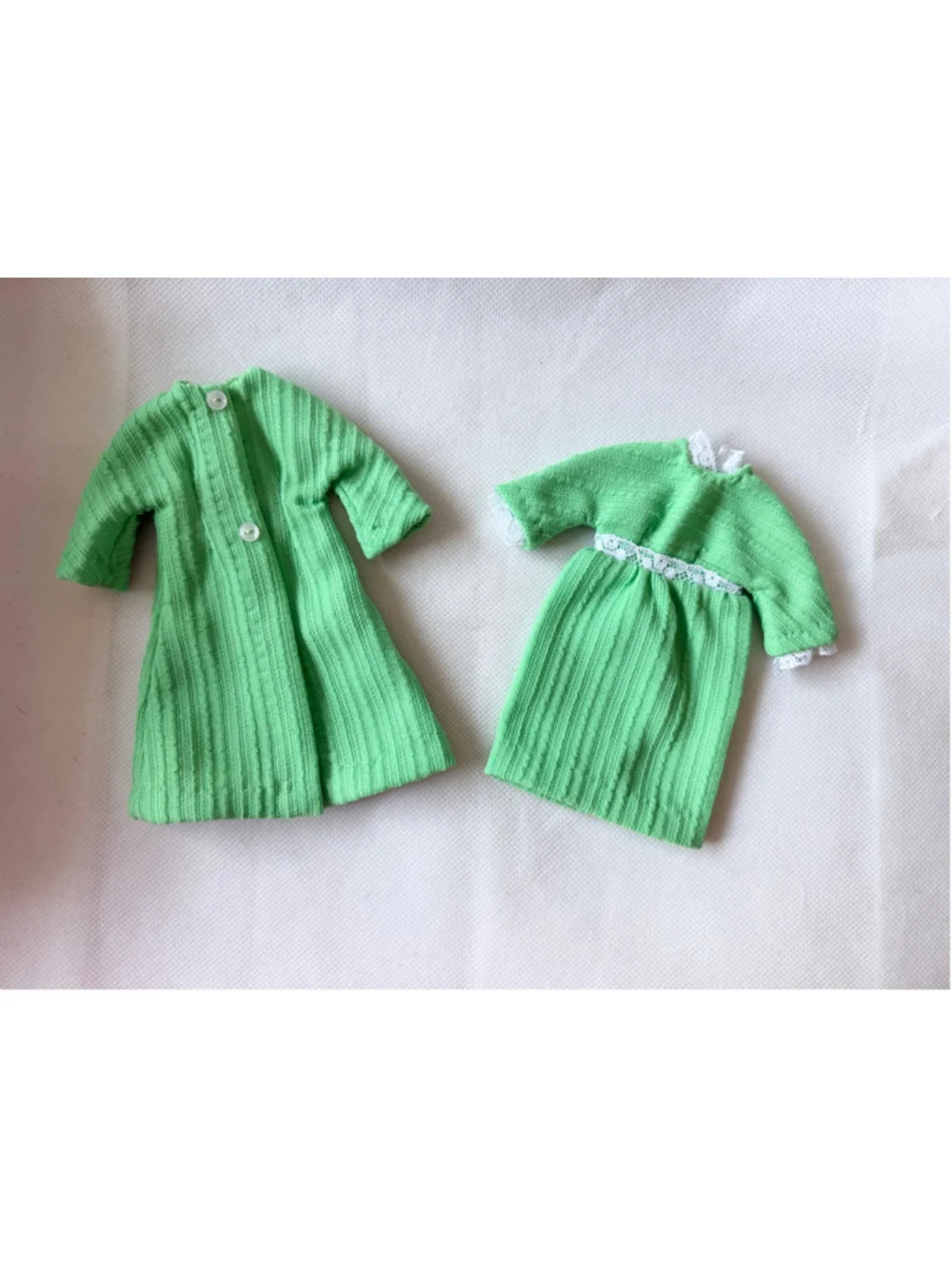 Vintage Barbie & Friends - Clone lime green knit doll coat & matching dress